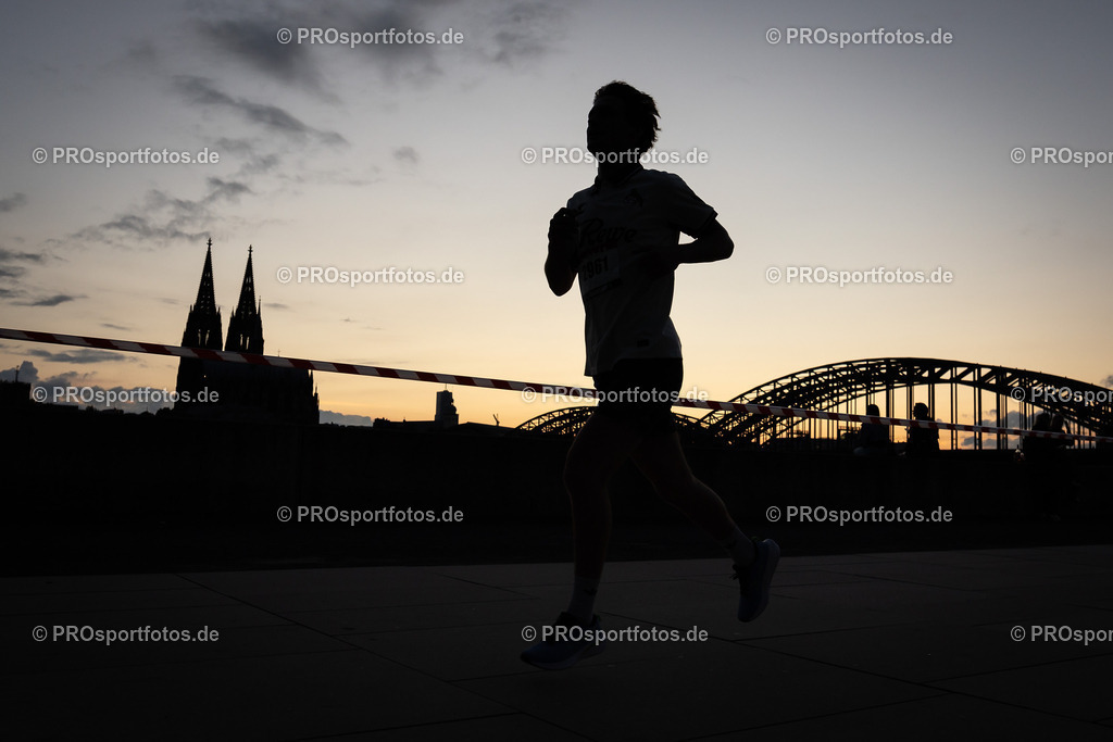 22. ASV Nachtlauf; Koeln, 28.05.25 | Impressionen vom 22. ASV Nachtlauf am 28.05.25 am Tanzbrunnen in Koeln. Foto: BEAUTIFUL SPORTS/Leah Kohring