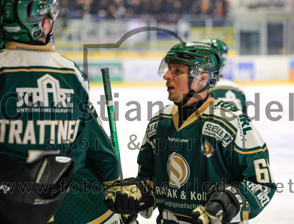 2025-12-23_118_TSV_Erding_gegen_Heilbronner_Falken | Erding, Deutschland, 23.12.2025:Eishockey, Oberliga Süd 2025 / 2026, 29. Spieltag, TSV Erding gegen Heilbronner Falken, Endergebnis: 5:4Dennis Miller (Erding Gladiators, #61)Foto: Christian Riedel / fotografie-riedel.net