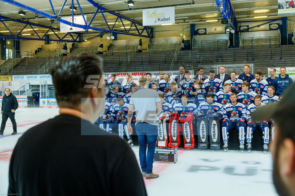 Iserlohn Roosters Teamshooting | Fotodatenbank für Print- und Onlinemedien mit den Schwerpunkten Fußball, Eishockey, Basketball, Handball, Wintersport und Leichtathletik - Realisiert mit Pictrs.com