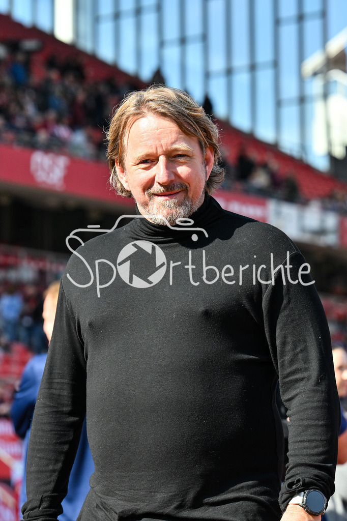 1. FC Nürnberg - Fortuna Düsseldorf | NUREMBERG, GERMANY - 07. MARCH:  im Bild Sven MISLINTAT Sportvorstand Fortuna Düsseldorf / Einzelfoto / Freisteller während dem Match zwischen dem 1. FC Nürnberg und Fortuna Düsseldorf am 25. Spieltag der 2. Bundesliga im Max Morlock Stadion / DFL REGULATIONS PROHIBIT ANY USE OF PHOTOGRAPHS AS IMAGE SEQUENCES AND/OR QUASI-VIDEO