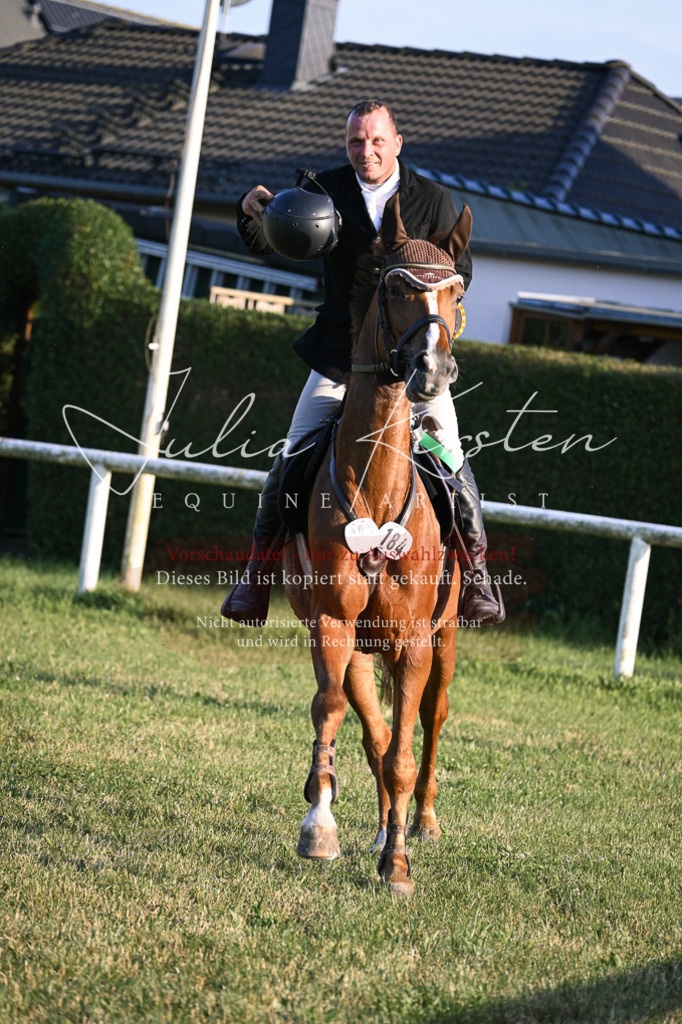 DSC_1925 | Pferde- und Turnierfotografie in Westsachsen. Pferdeportraits, Auftragszeichnungen und intuitive Kunst.