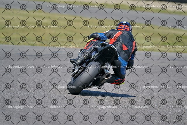 26BT01-1639 | markuskiefer.com - Realisiert mit Pictrs.com