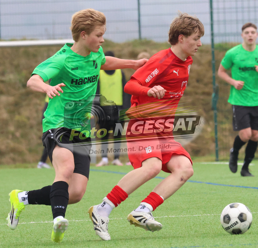 SV Rödinghausen - FC Iserlohn | Auf dem Bild zu sehen: grün SV Rödinghausen: Hanno Wrede ; rot FC Iserlohn: Ksawery MazurkiewiczSV Rödinghausen, FC Iserlohn, Saison 25/26, B-Jugend Westfalenliga, Deutschland - Realisiert mit Pictrs.com