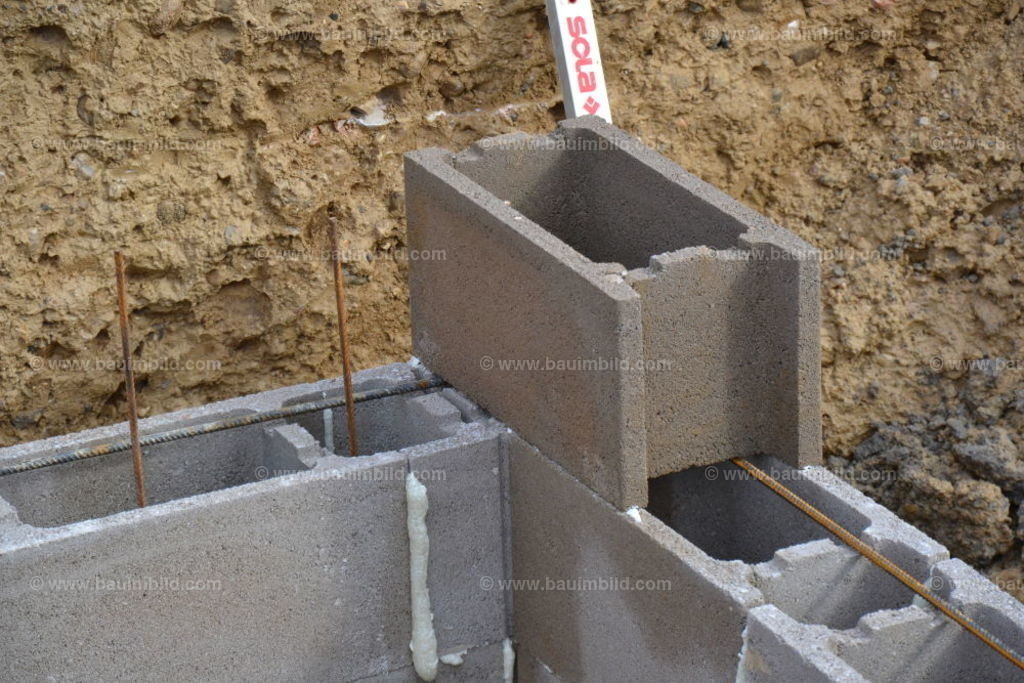 bib-lg07-mauerarbeiten-0077 | Nach LV-Leistungsgruppen sortierte Detailfotos über den Bau eines Hauses. Alle Hausbau-Bilder direkt vom Urheber und Autor der Website Haus-Selber-Bauen.com