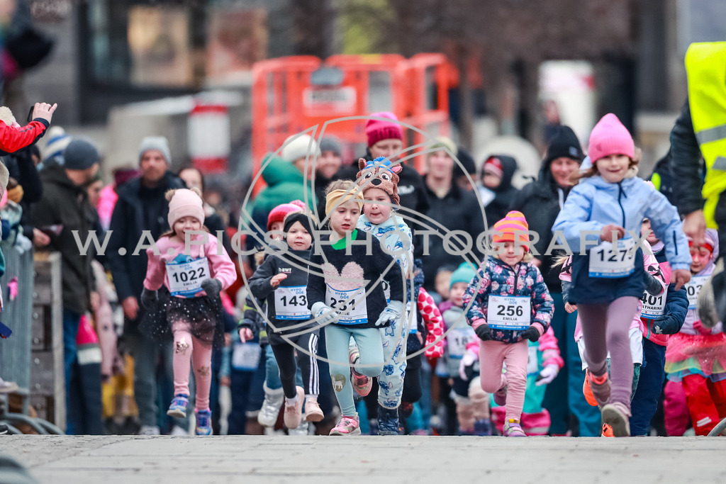 SILVESTERLAUF LINZ 25 | Linz, AUSTRIA, 31. Dezember 25, TRIRUN SILVESTERLAUF LINZ 25 , Image shows: 
Photo: WAPICS / BINDER Manuel