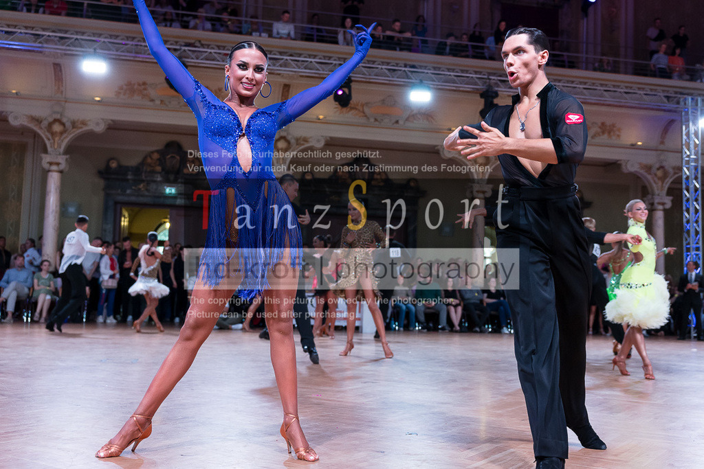 20240706_WDSF_WO_Latin_8854 | Tanzsportbilder, Standardtanz, Lateintanz, WDSF, DTV, LTVB, dancecomp, goc, hessen tanzt, blaues band der spree, walzer, tango, wiener walzer, slowfox, quickstepp, samba, rumba, cha-cha-cha, paso doble. jive, hd-kroft photography, turniertanzsport
