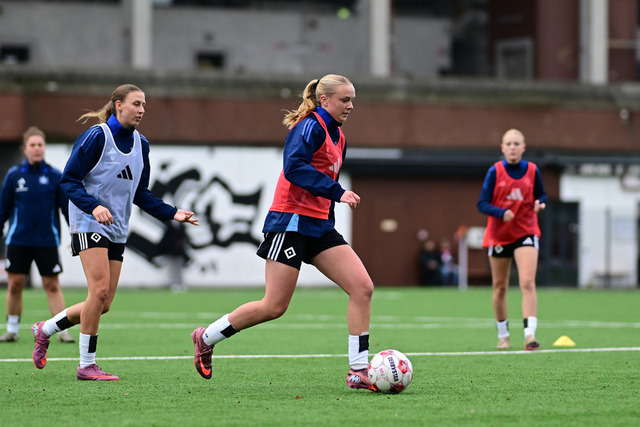 Fußball I Frauen I Saison 2025-2026 I Regionalliga Nord I 10. Spieltag I FC St. Pauli - Hamburger SV U20 I 13320 | Der Sportfotograf. - Realisiert mit Pictrs.com