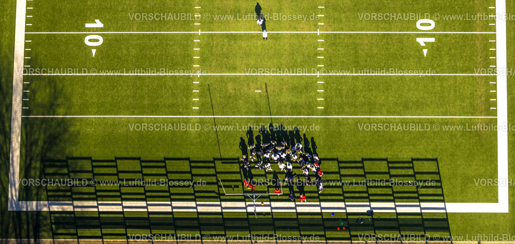 Essen240302400Kettwig | Luftbild, American Football Platz, The Nest - Assindia Cardinals Essen 1983 e.V., Spieler auf dem Feld, Kettwig, Essen, Ruhrgebiet, Nordrhein-Westfalen, Deutschland