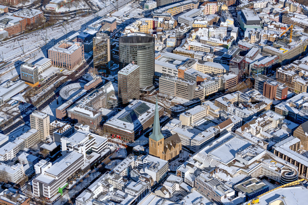 4043820 | DORTMUND 13.02.2021 Winterlich schneebedeckte Stadtansicht des Innenstadtbereiches in Dortmund im Ruhrgebiet im Bundesland Nordrhein-Westfalen, Deutschland. Weiterführende Informationen bei: Stadt Dortmund. // Wintry snowy city view on down town in Dortmund at Ruhrgebiet in the state North Rhine-Westphalia, Germany. Further information at: Stadt Dortmund. Foto: Gerhard Launer