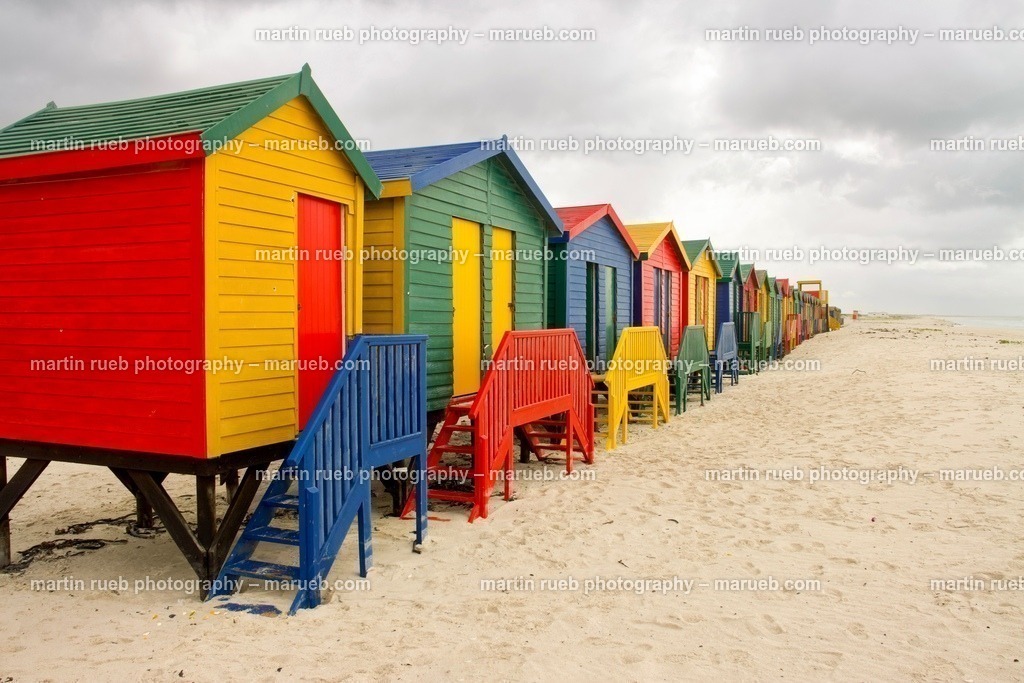 Cape colors | Colorful shelters at Muizenberg - Realisiert mit Pictrs.com