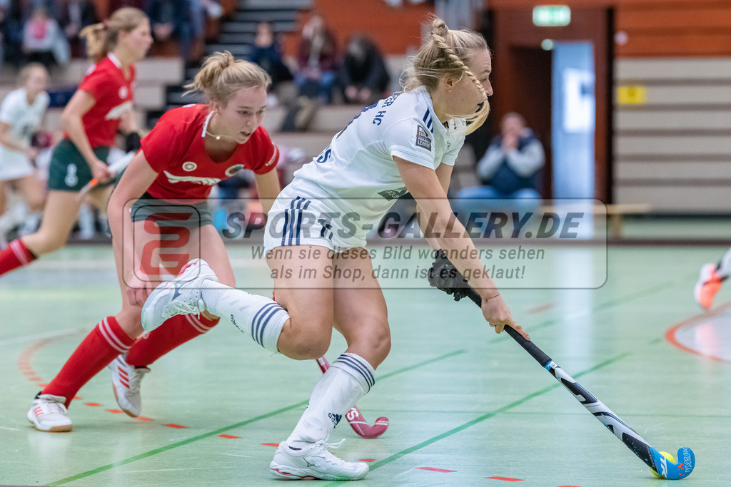 HK_20221126_101769 | 1. Bundesliga ( Halle ) Damen Crefelder HTC - Düsseldorfer HC am 27.11.2022 Crefelder HTC, Krefeld , Sara Strauss ( Düsseldorfer HC #11 )
