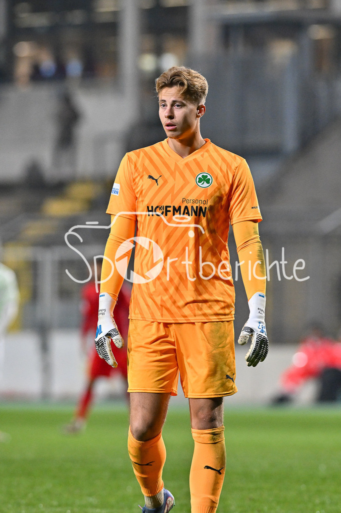 FC Bayern Amateure - SpVgg Greuther Fürth II | im Bild Moritz SCHULZE (Spvgg Greuther Fürth II #1) / Freisteller / Einzelfoto / traurig / enttaeuscht / Regionalliga Bayern: FC Bayern Muenchen II - SpVgg Greuther Fuerth II, Gruenwalder Stadion am am 29.10.2024
