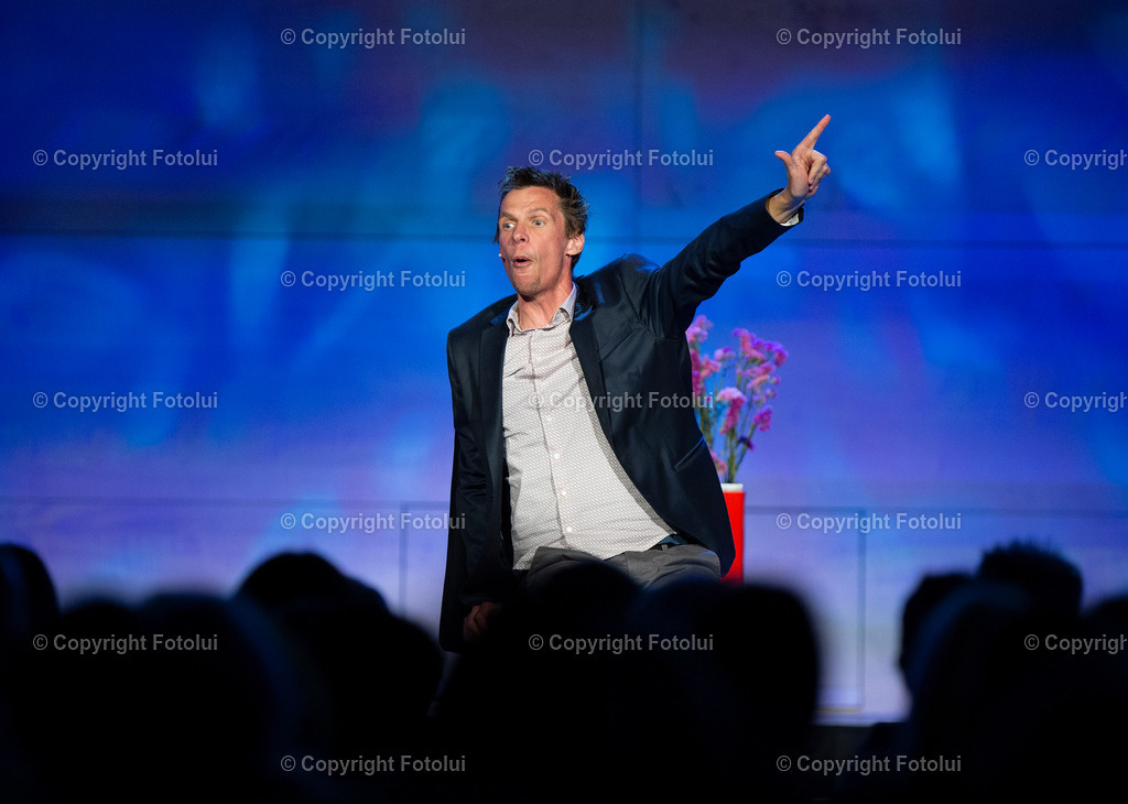 OBERBANK_59 | EIN DANK AN DIE PFLEGEKRAEFTE KABARETT MIT KLAUS ECKEL 02.06.2022 OBERBANK DONAU-FORUM LINZ IM BILD: KLAUS ECKEL. FOTO:FOTOLUI/OBERBANK