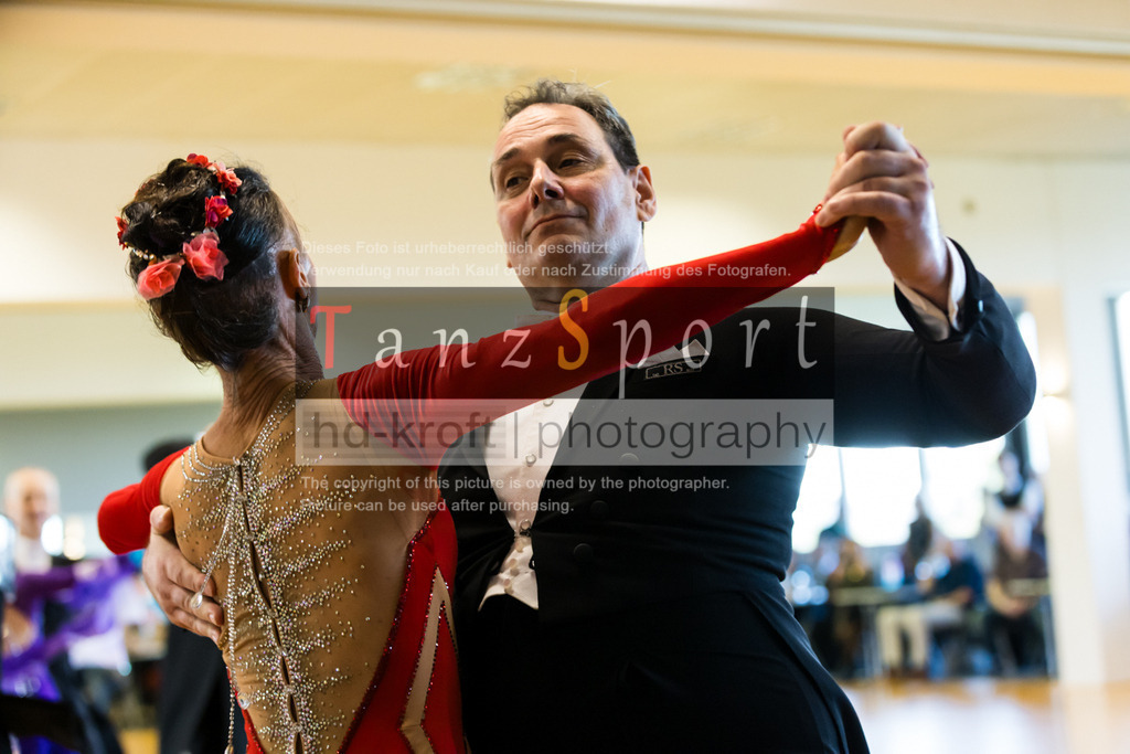 20250906_LM_By_Masters-III-S-Std_6501 | Tanzsportbilder, Standardtanz, Lateintanz, WDSF, DTV, LTVB, dancecomp, goc, hessen tanzt, blaues band der spree, walzer, tango, wiener walzer, slowfox, quickstepp, samba, rumba, cha-cha-cha, paso doble. jive, hd-kroft photography, turniertanzsport