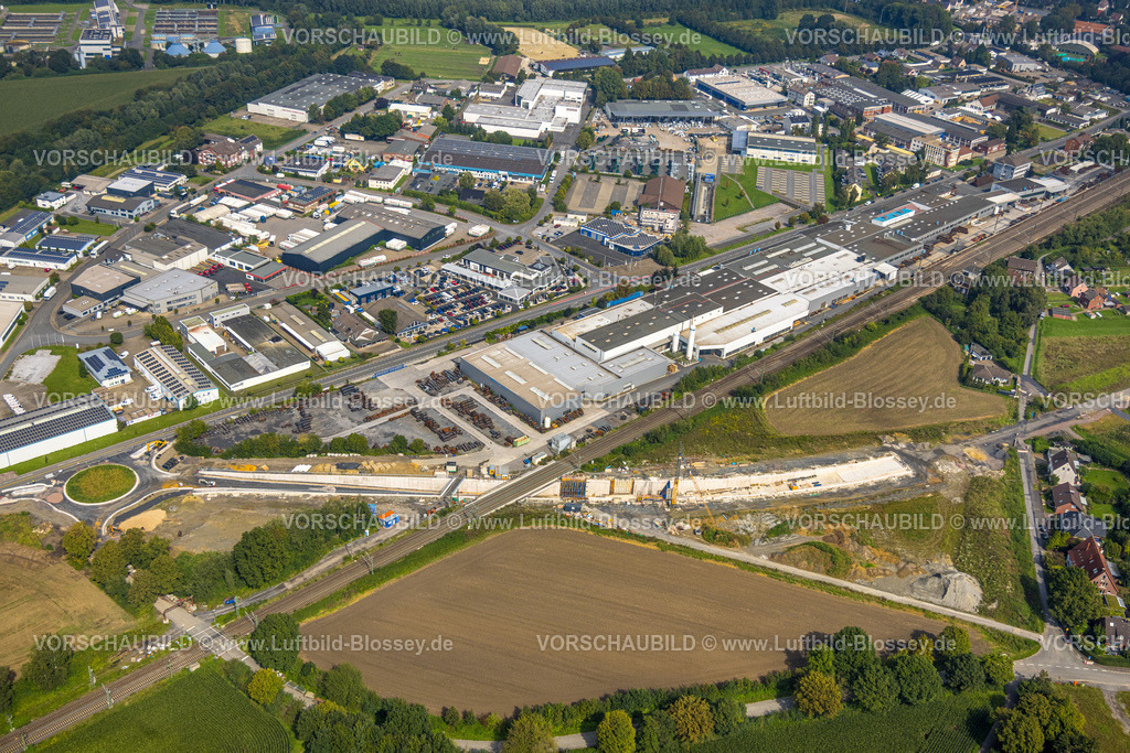 Kamen230900821 | Luftbild, Südkamener Spange, Baustelle mit Neubau und Unterführung, Anschluss an Dortmunder Straße und Westicker Straße, Bahngleise und Unterführung, Gewerbegebiet Westicker Straße, Kamen, Ruhrgebiet, Nordrhein-Westfalen, Deutschland