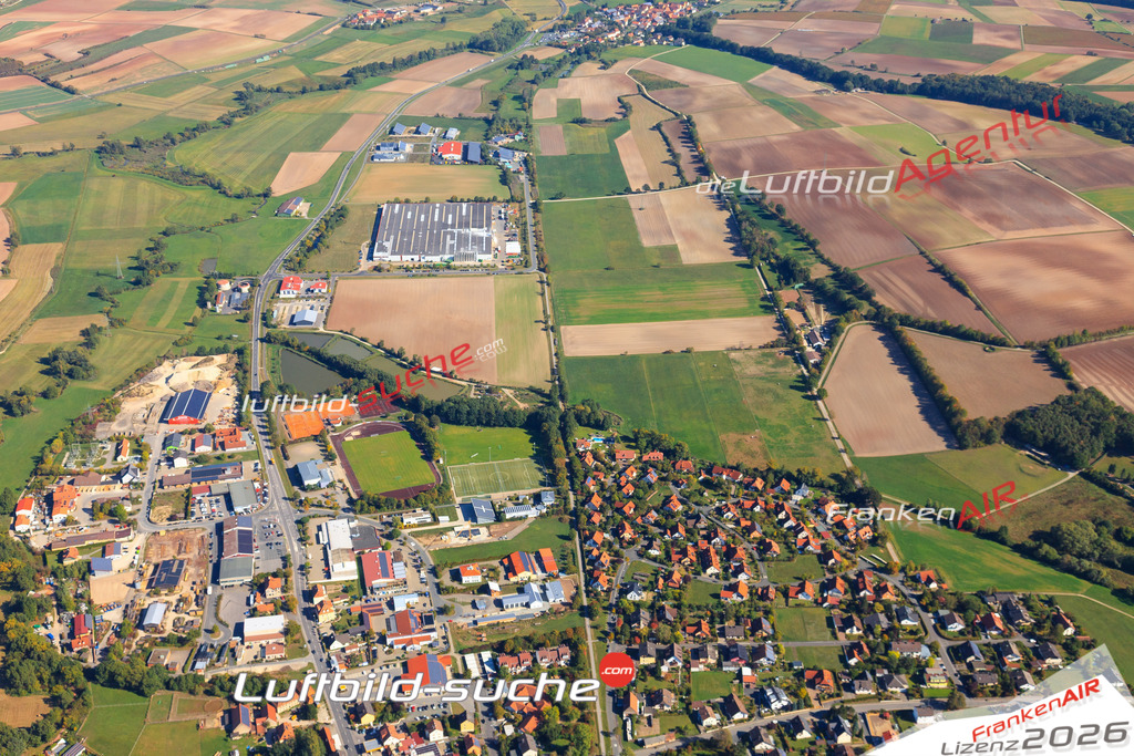 Die Luftaufnahme der Stadt Burgebrach wurde vom UL-Flugzeug heraus erstellt ( keine Drohne )- hohe Auflösung für beste Qualität