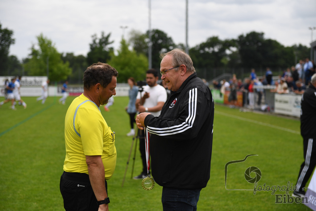 SV Brake Ü40-BW Bümmerstede (Ü40) | Kreispokal Finale Jade-Weser-Hunte Ü40; SV Brake Ü40 (rot)-BW Bümmerstede Ü40 (weiß) am 15.06.2025 in Rastede (Sportanlage Köttersweg), Photo: Philip Eiben 2025 - Realisiert mit Pictrs.com