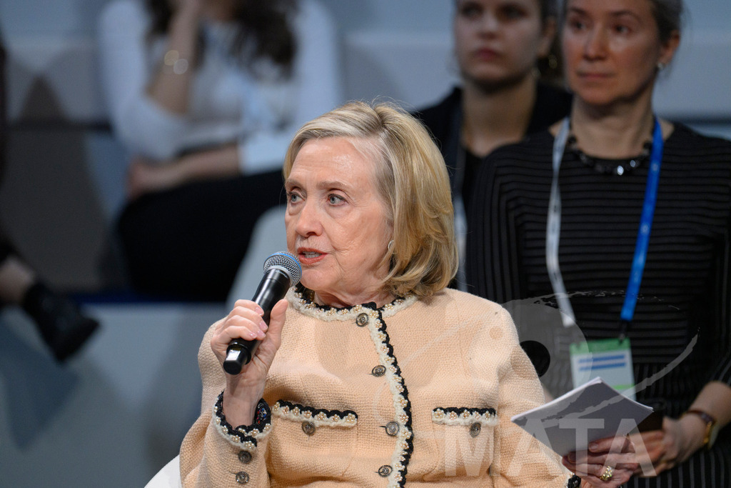 _DWA0213 | Die US-Politikerin Hillary Clinton auf der Veranstaltung Girls Just Want to Have Fundamental Rights: Fighting the Global Pushback im Rahmen der Münchner Sicherheitskonferenz 2026. München, 14.02.2026 Bayern Deutschland - Realized with Pictrs.com