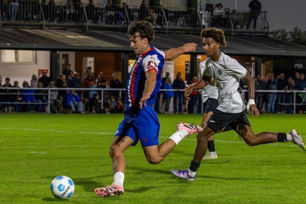 Fußball, Badischer Pokal 2025/26, Viertelfinale: ASV Eppelheim gegen VfR Mannheim***Am Ball: Shaban Veselaj (10, VfR Mannheim) | Fußball, Badischer Pokal 2025/26, Viertelfinale: ASV Eppelheim gegen VfR Mannheim***Am Ball: Shaban Veselaj (10, VfR Mannheim) - Realisiert mit Pictrs.com