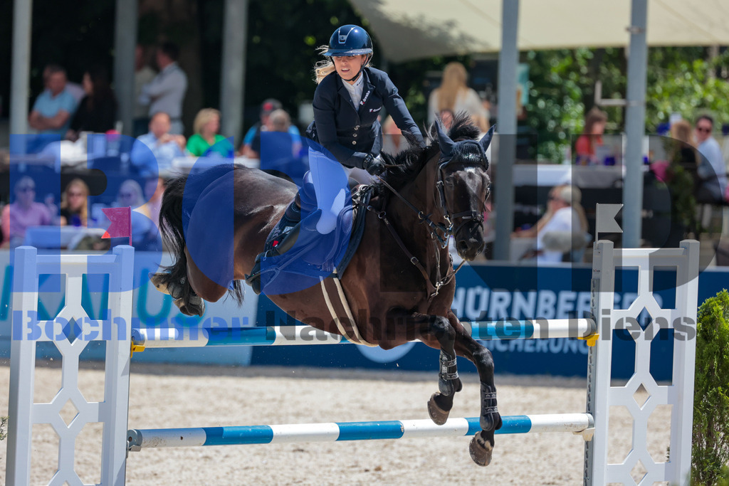 Longines Balve Optimum - Springen Samstag {date} -  | {headline}(Foto: Sebastian Sendlak / BOND) - Realisiert mit Pictrs.com