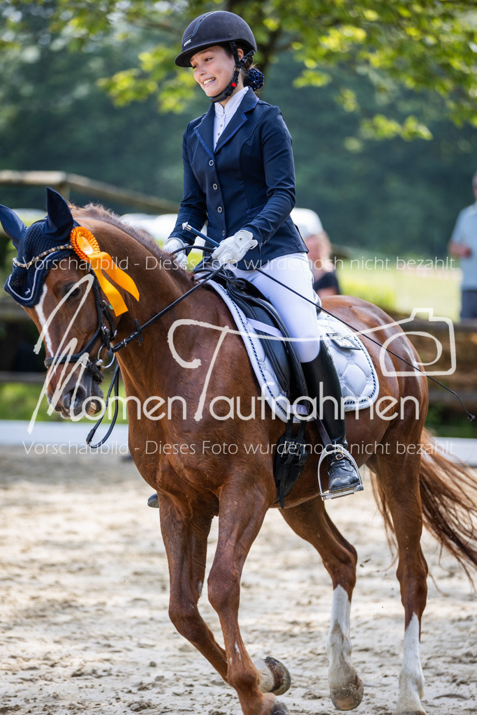 Donop24-A2-Dre-095 | MomenTaufnahmen Pferdesportfotos