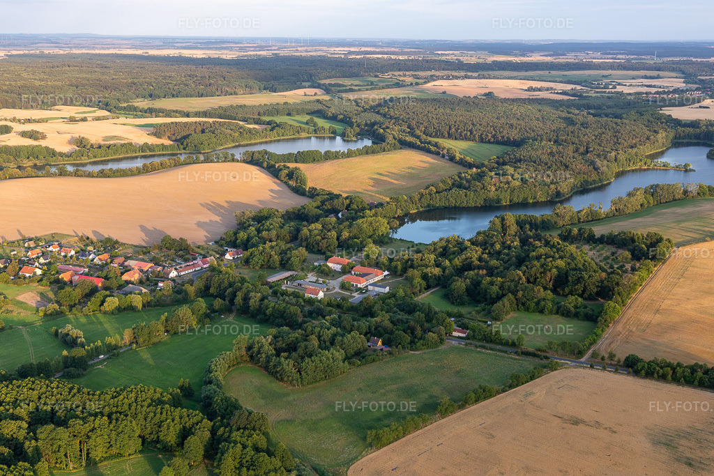 Luftbild: Gut Suckow im Ortsteil Suckow in Flieth-Stegelitz im Bundesland Brandenburg in Deutschland. Foto: IMG_116295.jpg vom 17.07.2019 durch Werner Riehm/FLY-FOTO.de