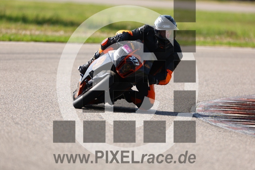 0277-20250427_00904 | Schöne Erinnerungen an spannende Momente - das festzuhalten ist unser Job. PIXELrace.de ist seit 2003 auf den Rennstrecken Europas unterwegs um die Action draußen beim Fahren und die wunderbare Stimmung imm Fahrerlager für euch einzufangen.