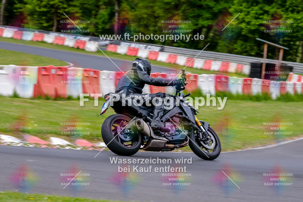 MotoTeamVBK-20209 | Hier findet Ihr Bilder von Touristenfahrten auf der Nürburgring Nordschleife oder von anderen Veranstaltungen die ich besucht habe. Viel Spass beim Durch Schauen 