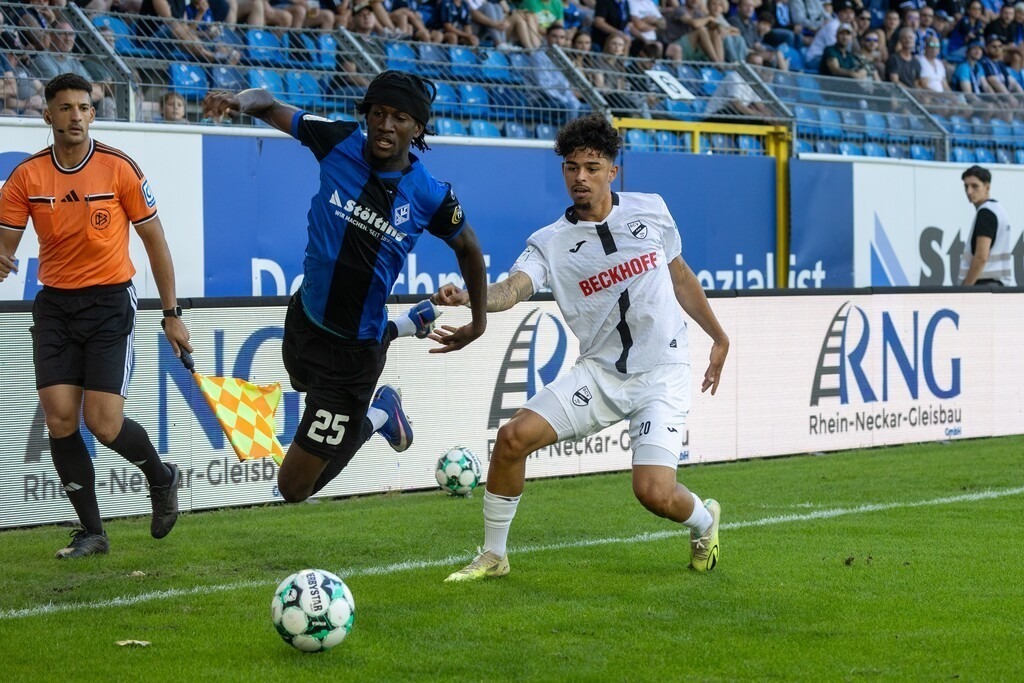Fußball 3. Liga, Saison 2026/27, 4. Spieltag: Waldhof Mannheim gegen SC Verl | Fußball 3. Liga, Saison 2026/27, 4. Spieltag: Waldhof Mannheim gegen SC Verl***Jid Okeke (25, Mannheim) wird von Andre Leipold (20. Verl) gefoult - Realisiert mit Pictrs.com