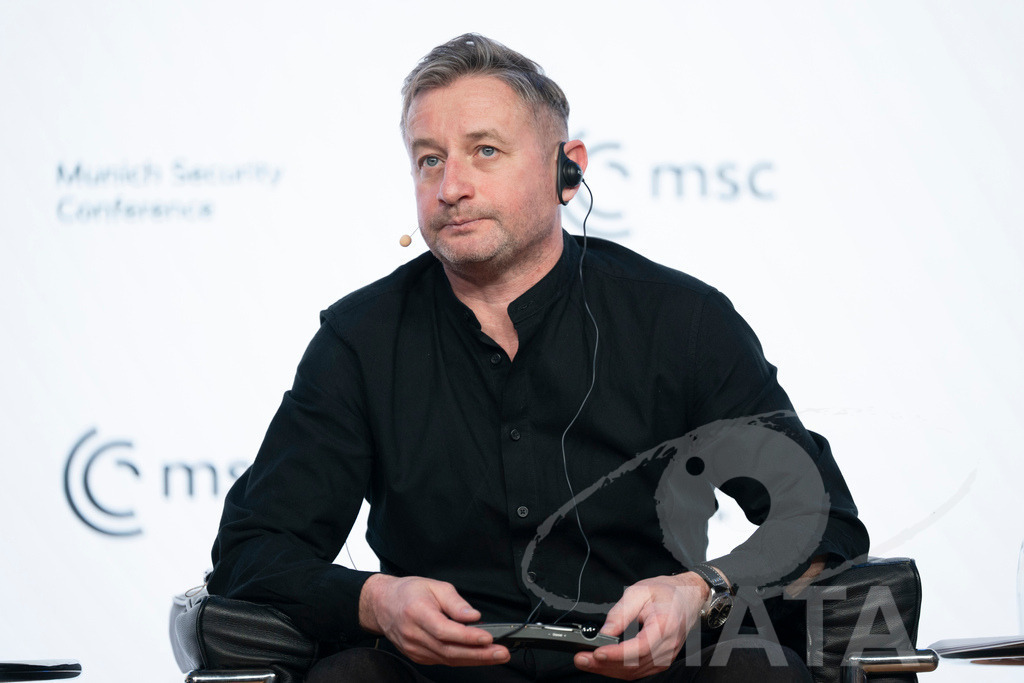 _DWA2796 | Die MSC Security and Literature Series der Münchner Sicherheitskonferenz wird von der ZEIT mitveranstaltet und vom Literaturhaus München unterstützt. Am Donnerstag, 12. Februar (19-20 Uhr), spricht Autor Serhiy Zhadan aus Charkiw mit Chrystia Freeland, Sonderbeauftragte für den Wiederaufbau der Ukraine und ehemalige stellvertretende Premierministerin Kanadas, über die Zukunft der Ukraine - Realisiert mit Pictrs.com