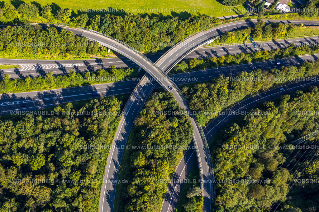 Velbert240812264 | Luftbild, Autobahn A44 und geschwungene Auffahrten und Abfahrten der Autobahn A535, Formen und Farben im Waldgebiet, Velbert, Ruhrgebiet, Nordrhein-Westfalen, Deutschland