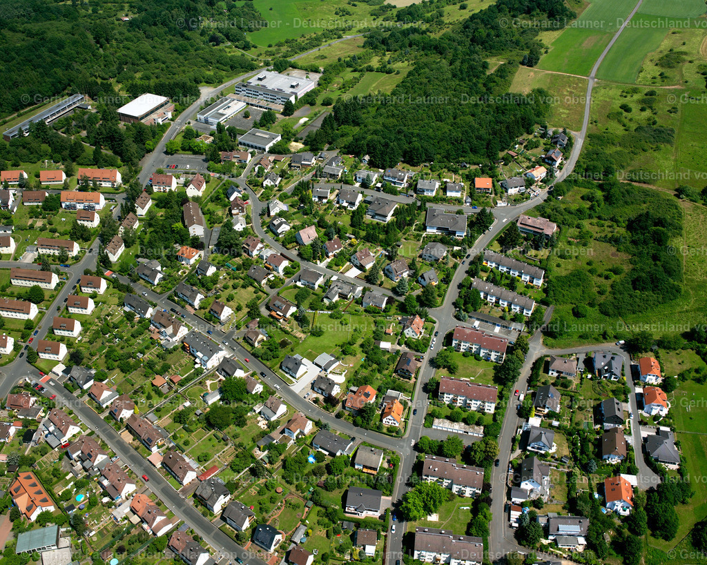 2610652 | Herborn 09.06.2006 Wohngebiet einer Einfamilienhaus- Siedlung  in Hörbach im Bundesland Hessen, Deutschland // Single-family residential area of settlement  in Hörbach in the state Hesse, Germany Foto: Gerhard Launer