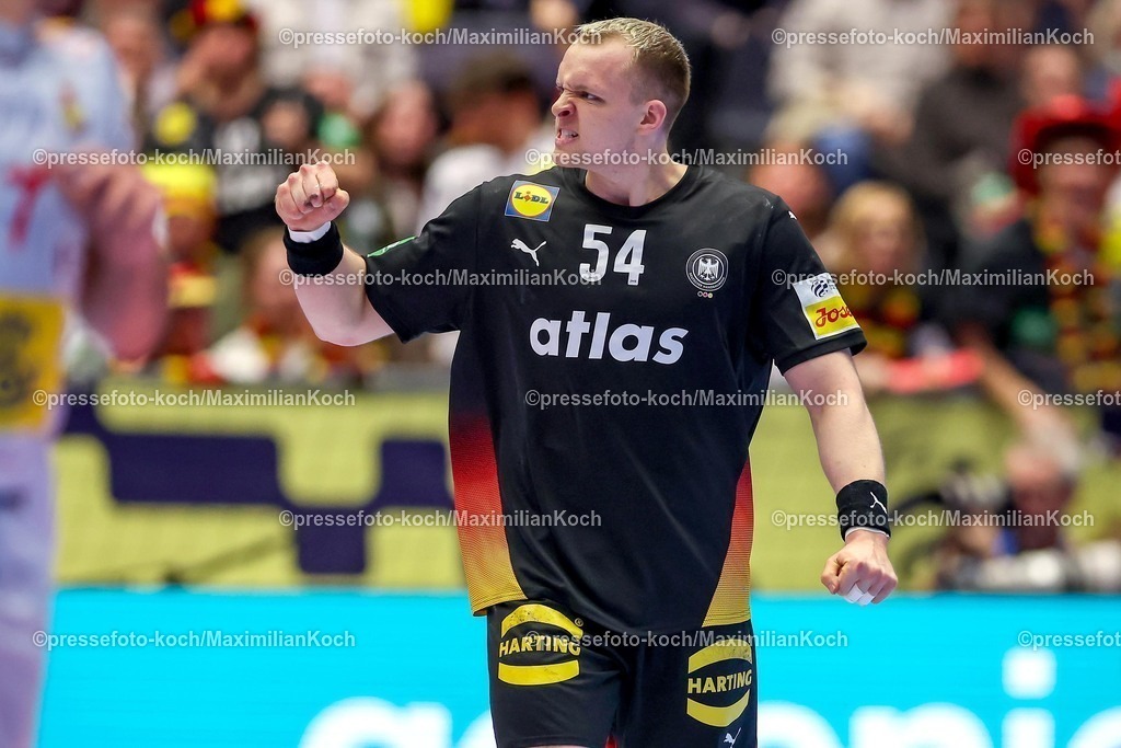 EHF19012602085 | 19.01.2026, Handball, Men's EHF EURO 2026, Deutschland - Spanien, Jyske Bank Boxen in Herning, Dänemark, Preliminary Round:  Justus Fischer (Germany #54) jubelnd 