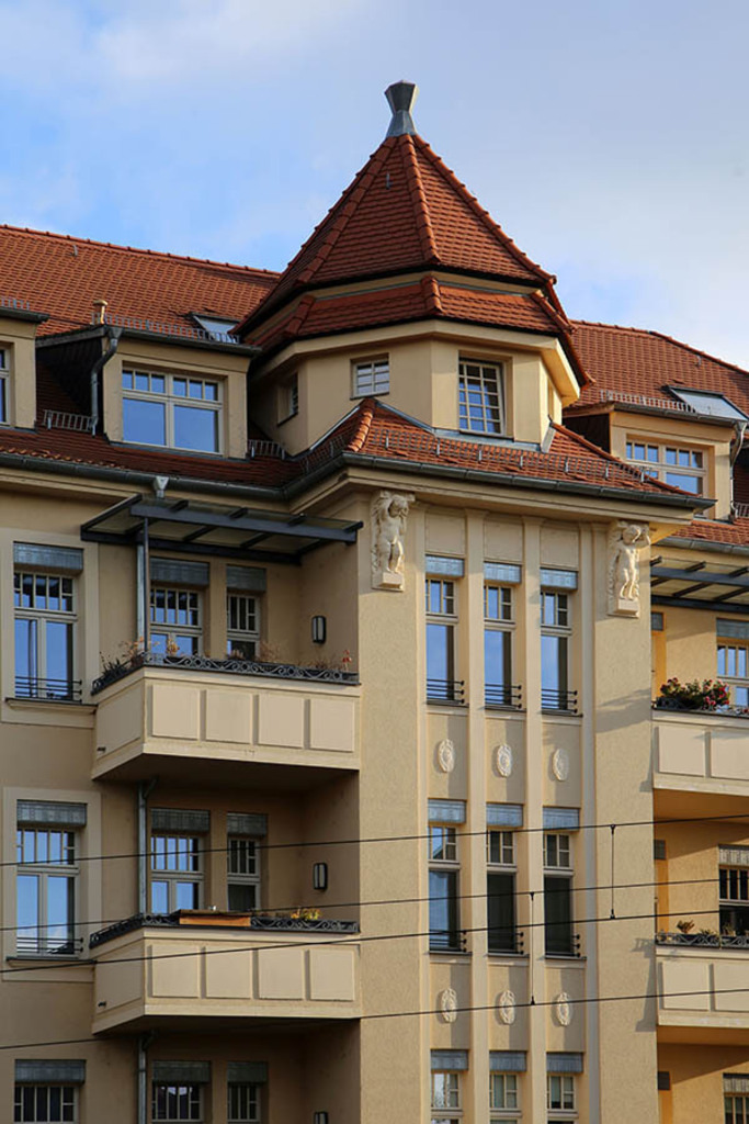 Capa-Haus | Das Team hinter BILDLEXIKON LEIPZIG bündelt historische wie aktuelle Informationen über die Stadt Leipzig in Text und Bild auf einer Plattform und stellt diese der interessierten Öffentlichkeit zur Verfügung.
