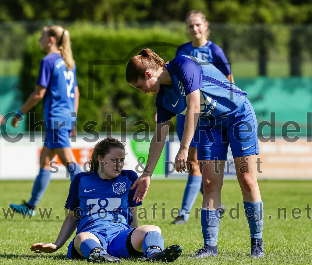 2023-09-09_115_FC_Langengeisling_gegen_TV_1864_Altoetting | Erding, Deutschland, 09.09.2023:
Fußball, Bezirksoberliga 2023 / 2024, 2. Spieltag, FC Langengeisling gegen TV 1864 Altötting, Endergebnis: 2:3

Stephanie Karbaumer (FC Langengeisling, #3), Lina Biegel (FC Langengeisling, #32)

Foto: Christian Riedel / fotografie-riedel.net