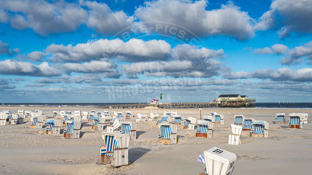 Strand von SPO am Morgen | Strandkörbe vor der Strandbar 54 Grad Nord