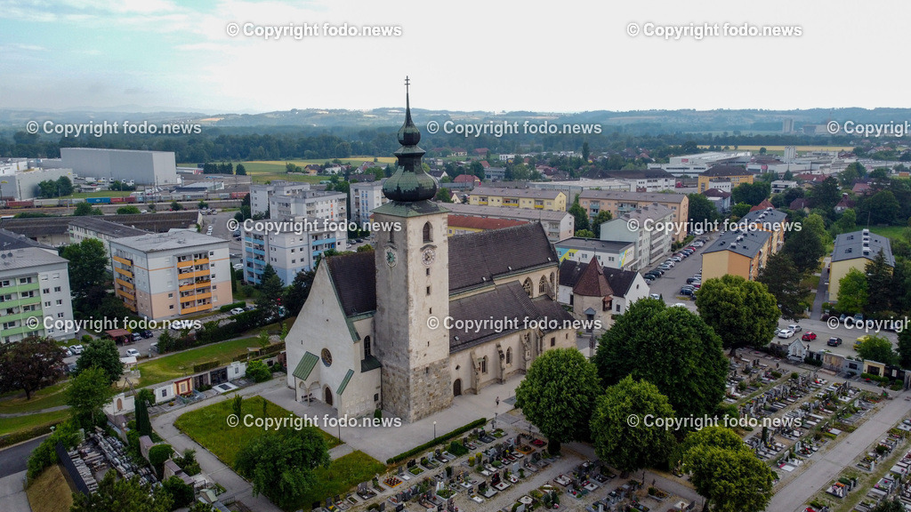 Enns_ Basilika St. Laurenz_ Stadtturm_ 17.06.2023-10 | 17.06.2023, Enns, AUT, Basilika Enns St. Laurenz, Stadtturm, im Bild Pfarre Enns, Basilika St. Laurenz, Drohne