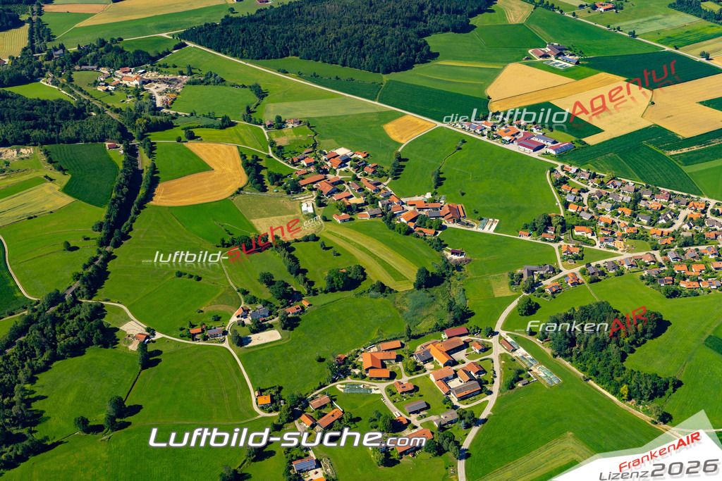 Aktuelles Luftbild von Kay Tittmoning - Die Luftaufnahme wurde 2022 mittels UL-Flugzeug erstellt ( keine Drohne ) - hochauflösende Kamera-Systeme von  Canon -Beste Qualität - Für grossformatige Ausdrucke geeignet. Die Geschenkidee !