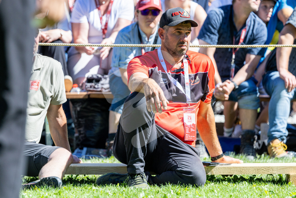 ESAF2025_07Gang_6892 | Die Schwinger des Schwyzer Kantonalen Schwingerverbandes: Fotos, die Dynamik und Leidenschaft festhalten, sowie emotionale Momente aus dem traditionellen Schwingsport zeigen. - Realisiert mit Pictrs.com