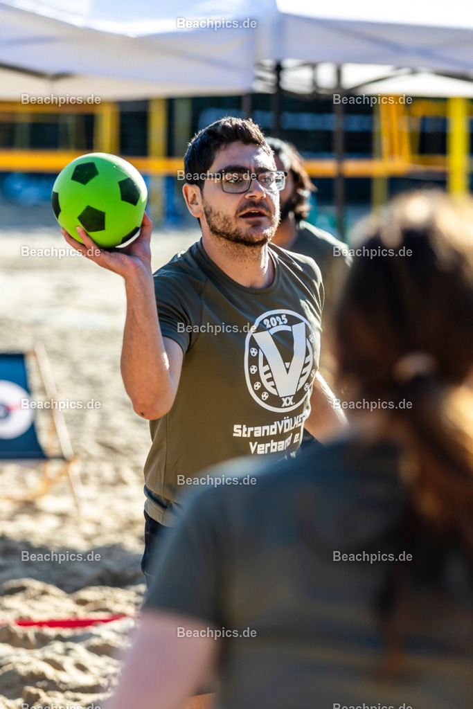 2025-200082129-Strandvölkerball-WM_1 |  23.08.2025; Berlin Foto: Gerold Rebsch - www.beachpics.de