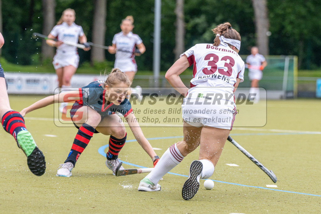 SFE_20230520_0067 | 1. Bundesliga Hockey Viertelfinale 2 Damen Rot-Weiss Köln - Berliner HC am 20.05.2023 in Köln (KTHC Stadion Rot-Weiss Köln Tennis and Hockey Club), Photo: Stephan Fehrmann 2023 (Sports-Gallery),Emma Boermanns ( Rot-Weiss Köln #33 )
