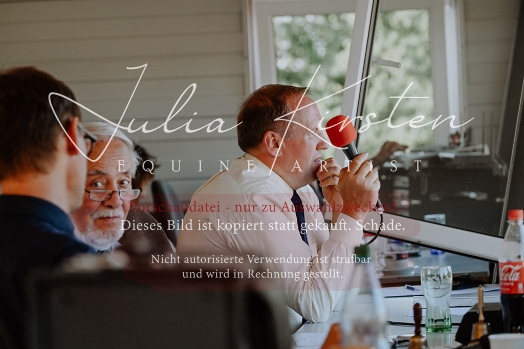 DSC_3222 | Pferde- und Turnierfotografie in Westsachsen. Pferdeportraits, Auftragszeichnungen und intuitive Kunst.