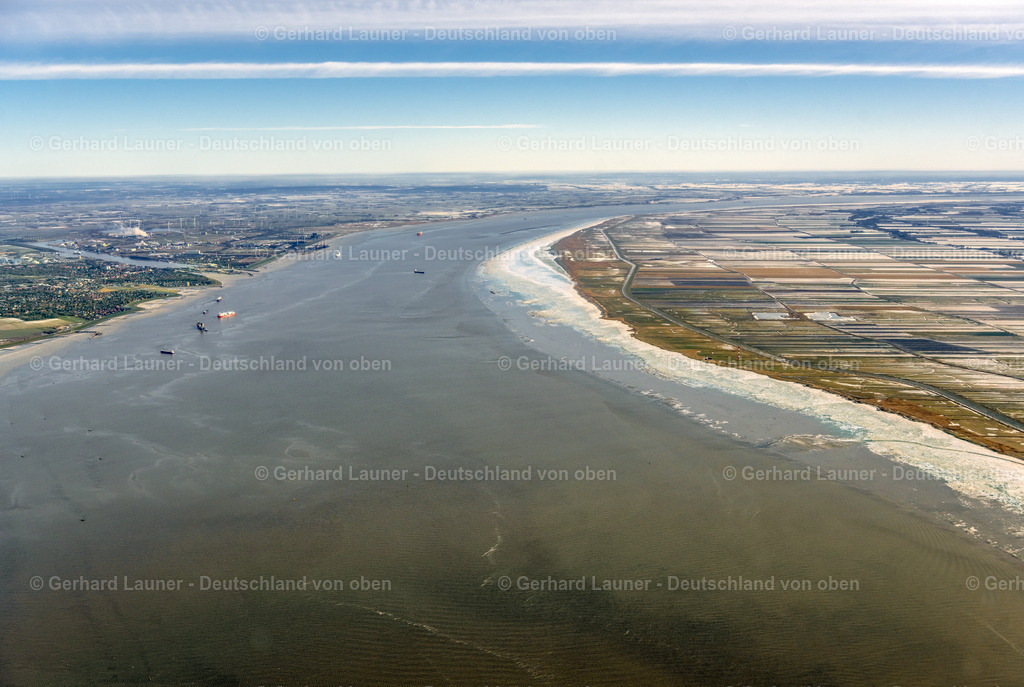 4044512 | BRUNSBüTTEL 14.02.2021 Eisschollenstücke einer Treibeis- Schicht auf der Wasseroberfläche auf der Elbe in Brunsbüttel im Bundesland Niedersachsen, Deutschland. // Ice floe pieces of a drift ice layer on the water surface auf of Elbe in Brunsbuettel in the state Lower Saxony, Germany. Foto: Gerhard Launer
