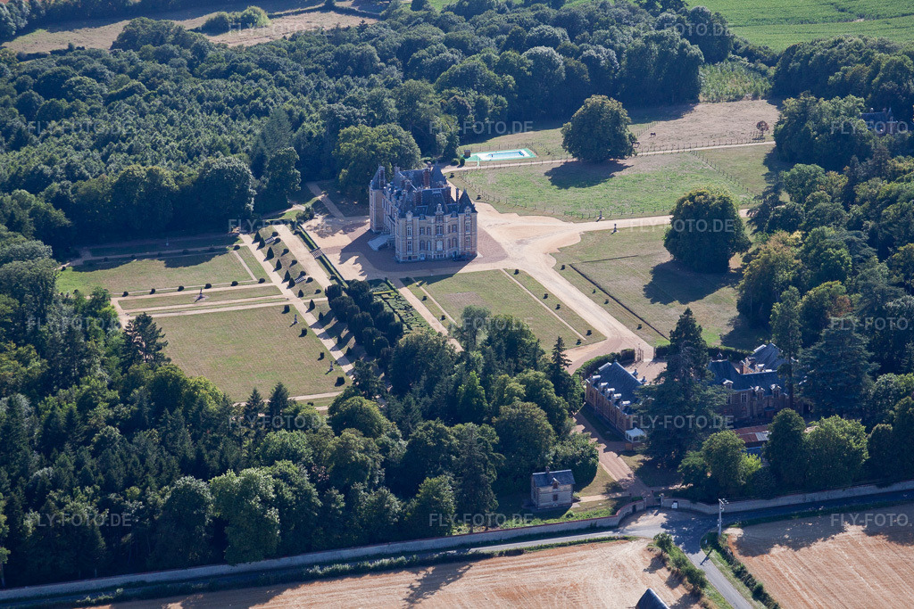Luftbild: Le Domaine de la Pierre in Coudrecieux im Bundesland Sarthe in Frankreich. Foto: IMG_20134.jpg vom 31.07.2009 durch Werner Riehm/FLY-FOTO.de