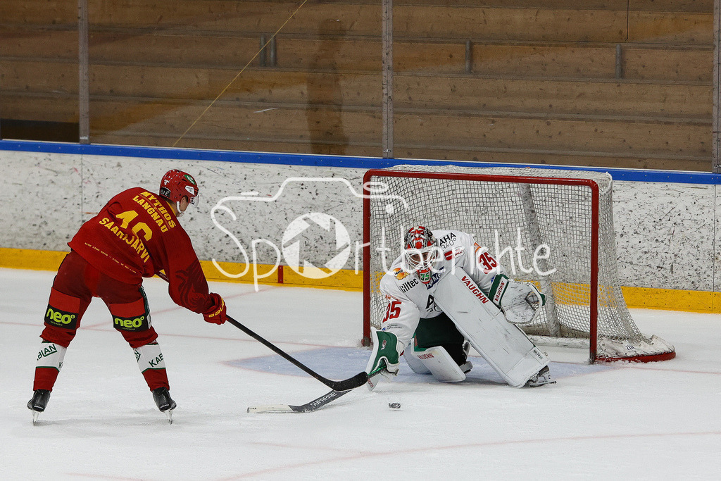 SC Langnau Tigers - Augsburger Panther | Markus KeLLER (AEV #35)  kann den Penalty von Vili SAARIJAERVI (SCL #46) nicht halten