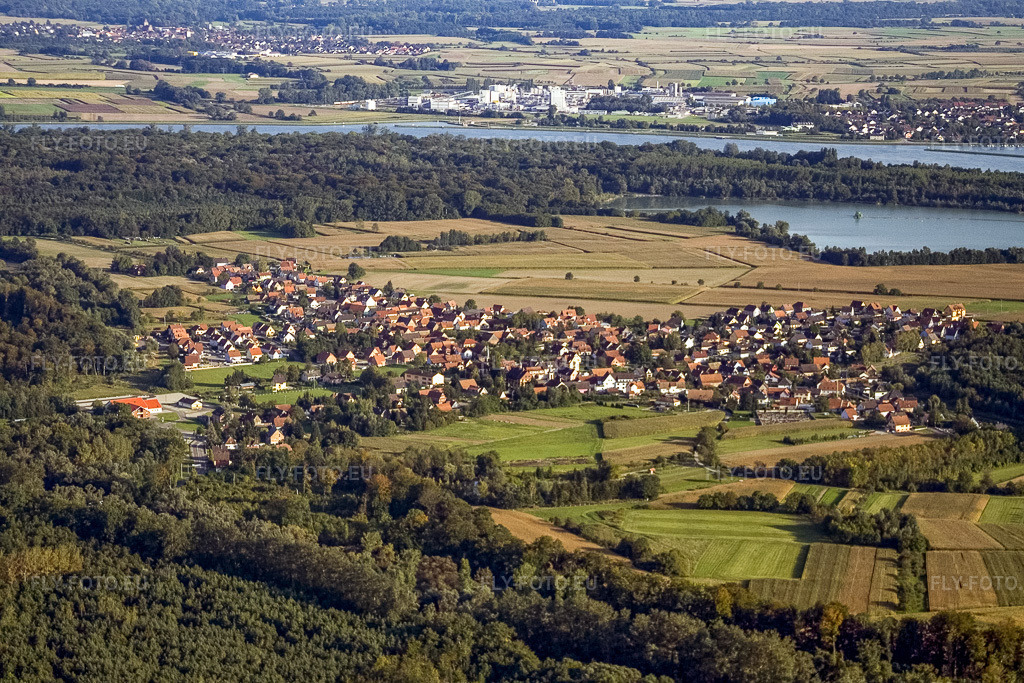 Vue aérienne: Vue de la ville depuis l'ouest à Fort-Louis dans le département Bas Rhin, France – .Photo: IMG_8121.jpg prise le 15/09/2007 par Werner Riehm/FLY-FOTO.eu – Résolution de l'original: 3456 x 2304 px