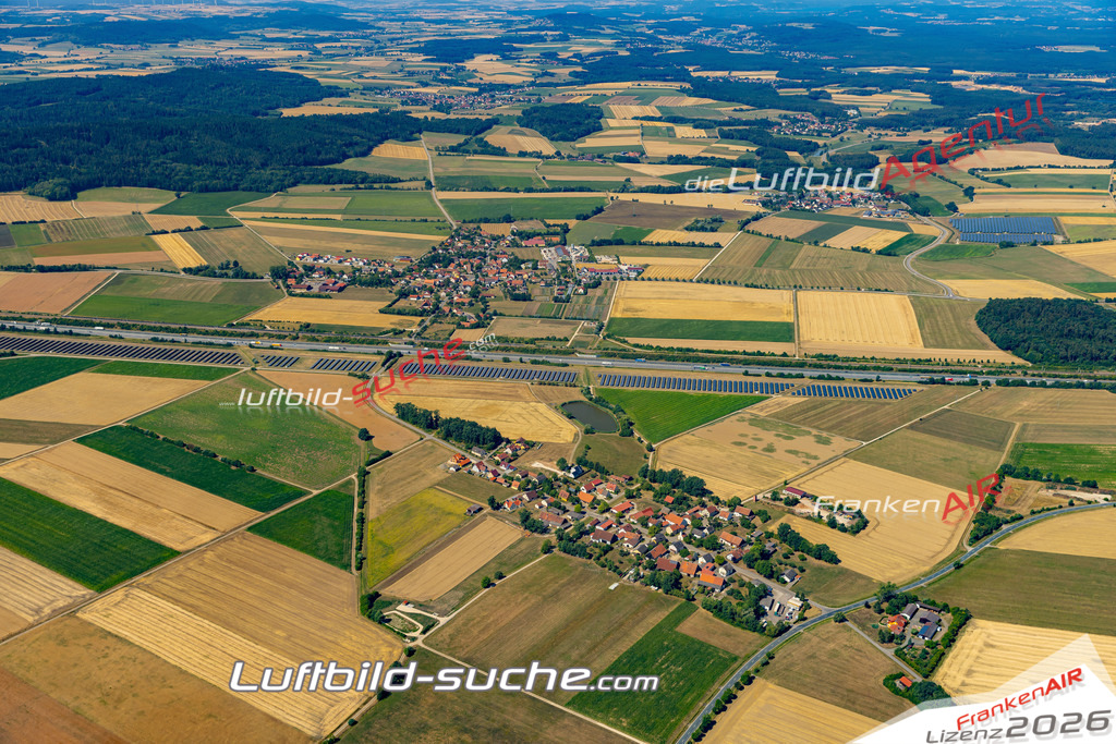 Aktuelles Luftbild von Lay Hilpoltstein - Die Luftaufnahme wurde 2022 mittels UL-Flugzeug erstellt ( keine Drohne ) - hochauflösende Kamera-Systeme von  Canon -Beste Qualität - Für grossformatige Ausdrucke geeignet. Die Geschenkidee !