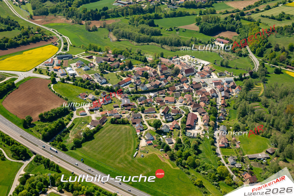 Luftaufnahme Lengenfeld Velburg - Die Luftaufnahme wurde 2025 vom UL-Flugzeug heraus erstellt ( keine Drohne ) - Hochauflösende Luftaufnahme - für professionelle Ausdrucke geeignet. Die Geschenkidee !Mit Lizenz und Bildrechte bestellbar