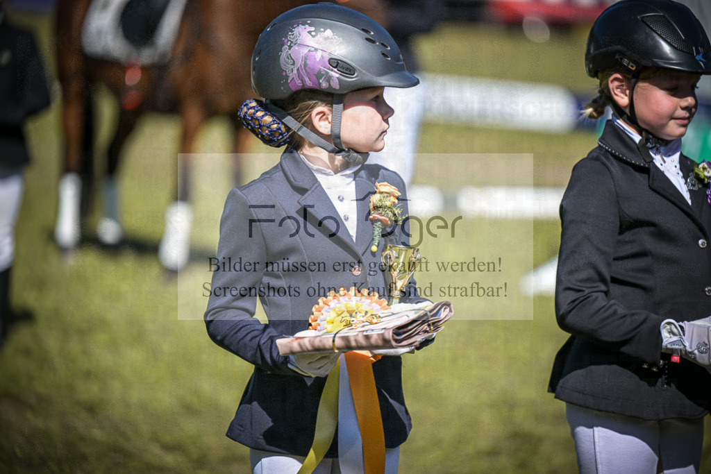 DOS_0380 | Entdecke hochwertige Reitturnierfotos von Foto Oger. Professionell, emotional und authentisch – jetzt Lieblingsmomente im Shop bestellen.Deutschlandweite Turnierfotografie. - Realisiert mit Pictrs.com