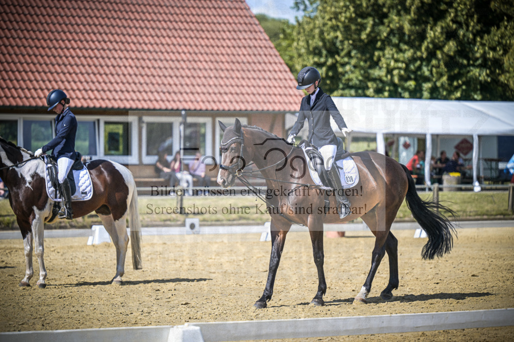 DOS_7114 | Entdecke hochwertige Reitturnierfotos von Foto Oger. Professionell, emotional und authentisch – jetzt Lieblingsmomente im Shop bestellen.Deutschlandweite Turnierfotografie. - Realisiert mit Pictrs.com